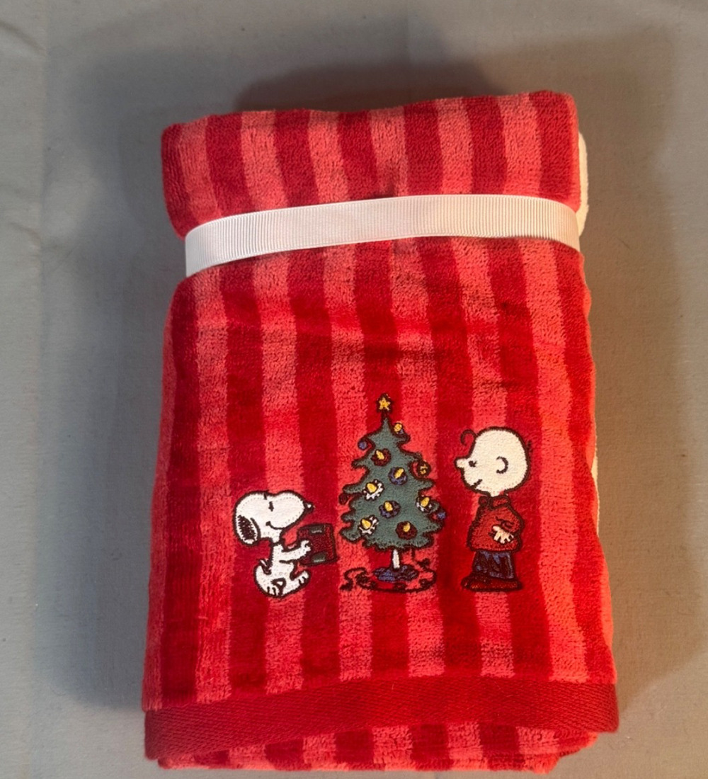 Peanuts Snoopy and Charlie Brown Christmas Hand Towels 2 pack NWT